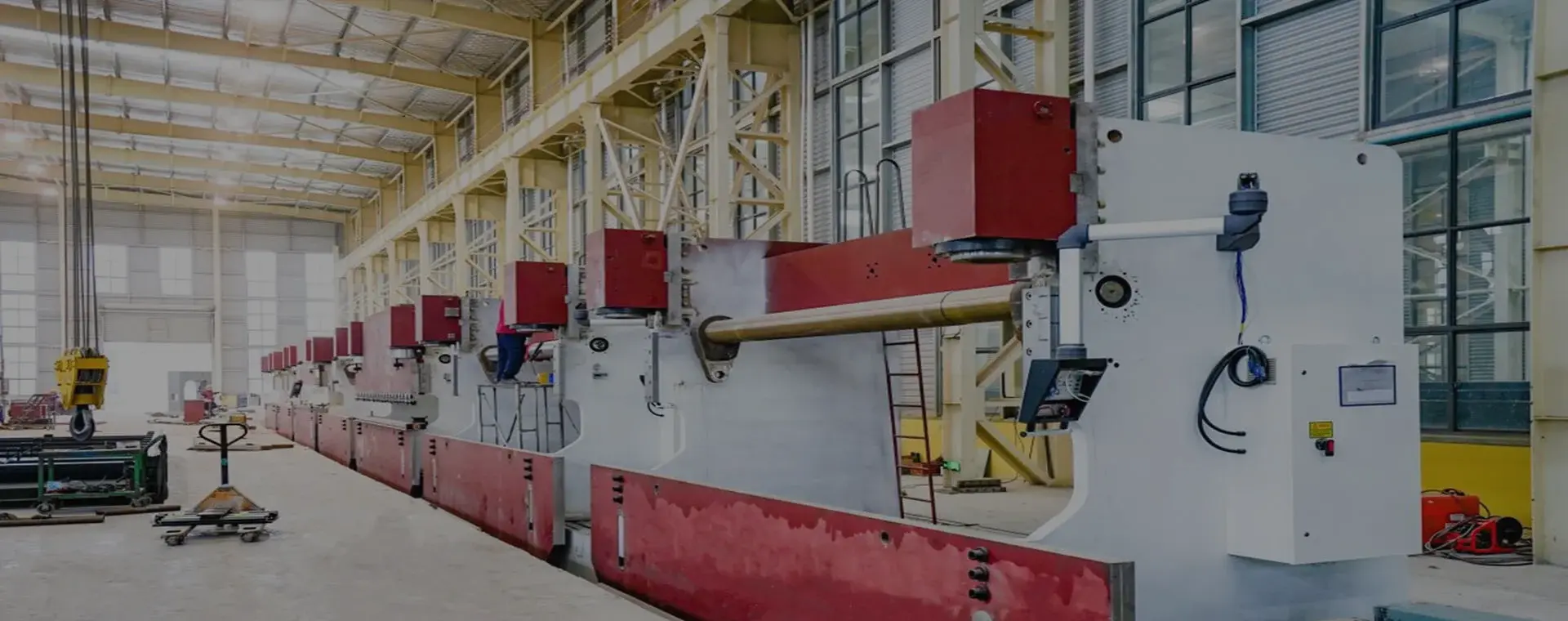 Aplicações de freios de imprensa em sistemas de controle CNC